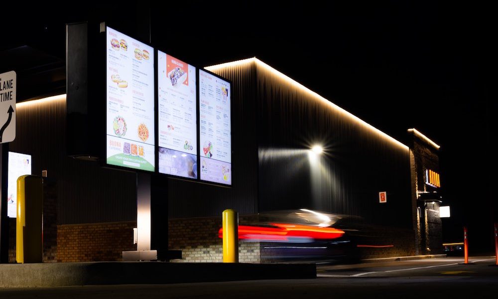 Why Restaurants Are Switching to Digital Menu Boards for Higher ROI