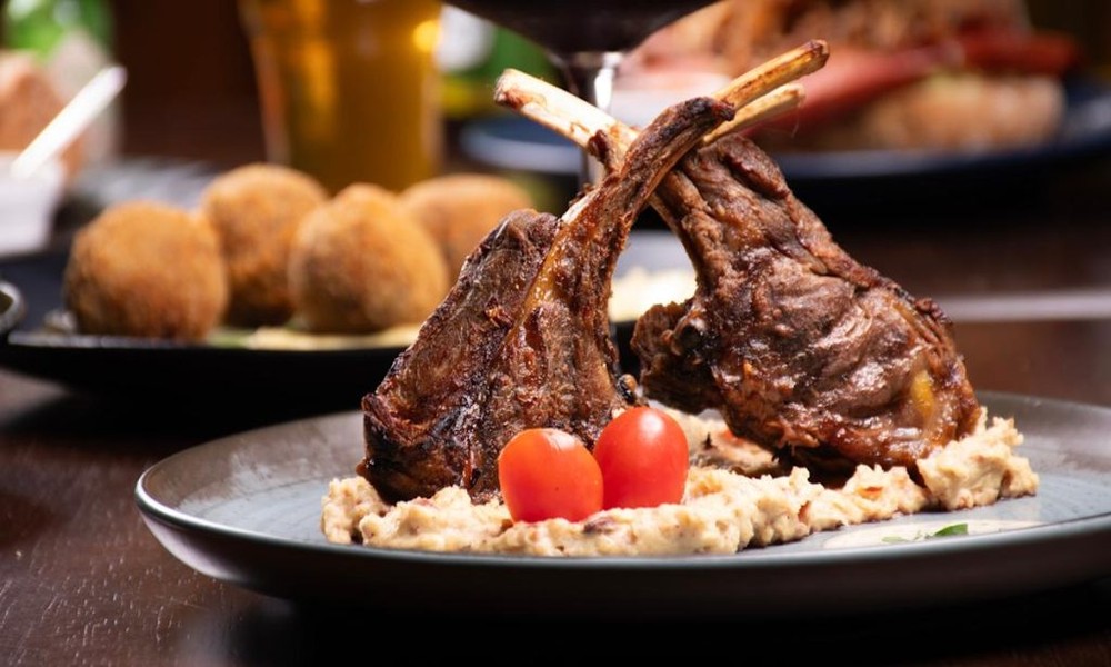 Experience a Fine Dining Steakhouse with Exceptional Cuisine